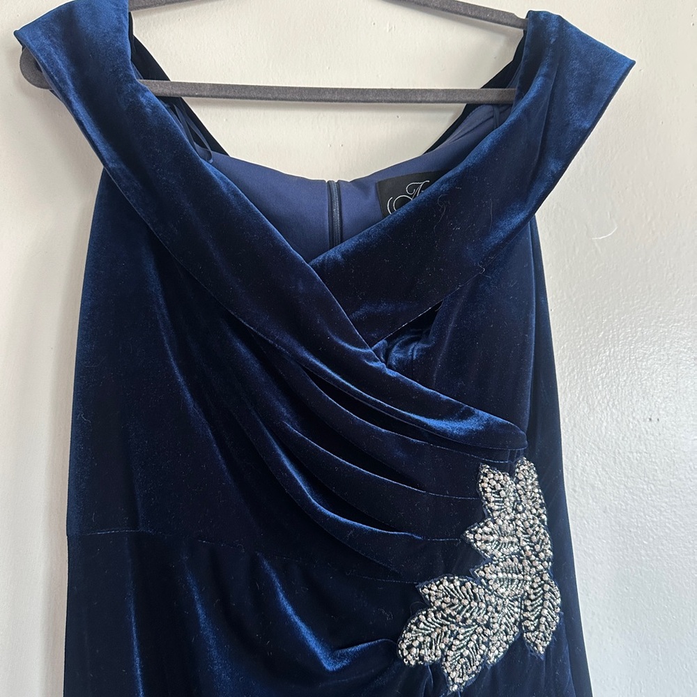 Alex Evenings Midnight Blue Velvet evening gown - Picture 2 of 7